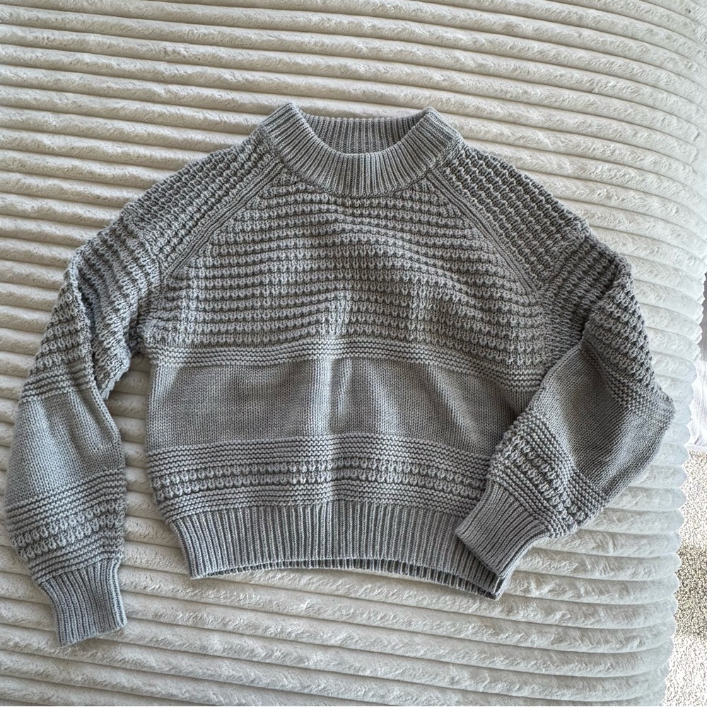 Universal Thread Women’s Textured Gray Sweater